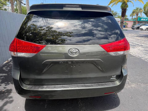 2014 Toyota Sienna LE 7-Passenger