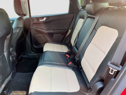 2022 Ford Escape Titanium