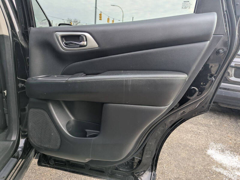 2020 Nissan Pathfinder SV