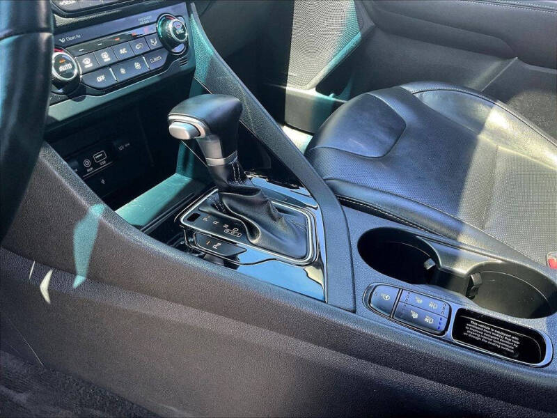2018 Kia Niro Touring - Photo 18