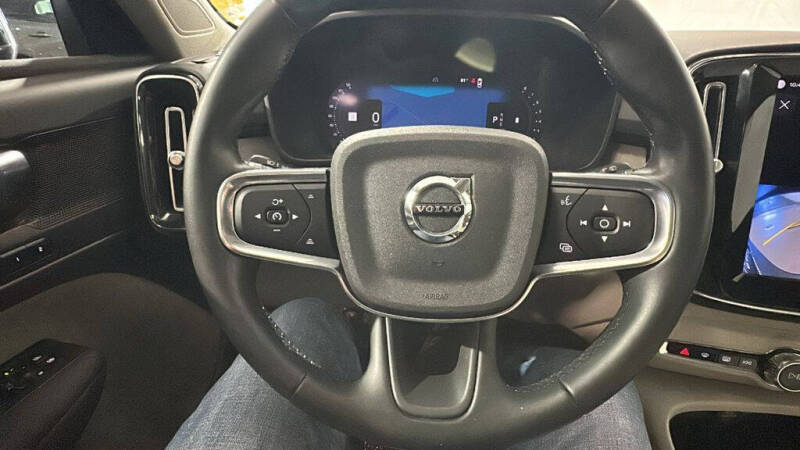 2023 Volvo XC40 B5 Plus Bright Theme