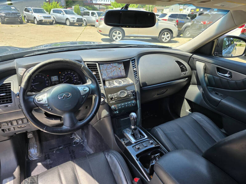 2017 Infiniti QX70