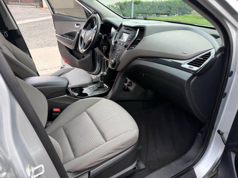 2016 Hyundai Santa Fe SE