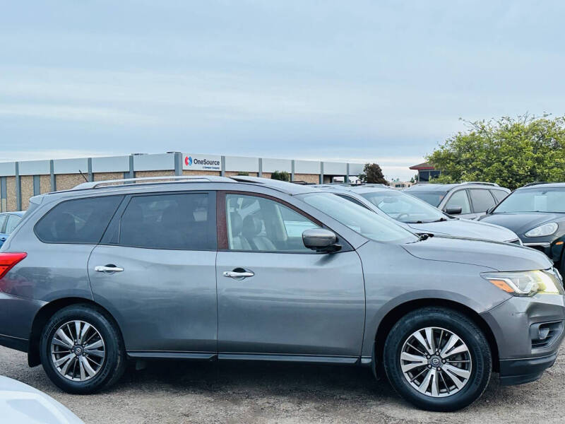 2017 Nissan Pathfinder SL