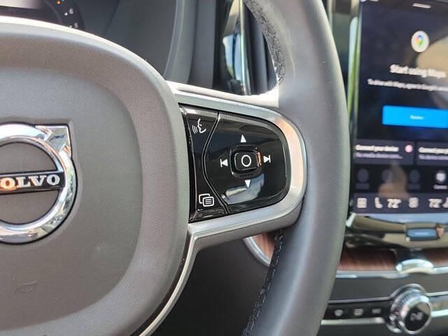 2024 Volvo XC60 B5 Plus Dark Theme