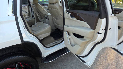 2017 Cadillac Escalade Luxury
