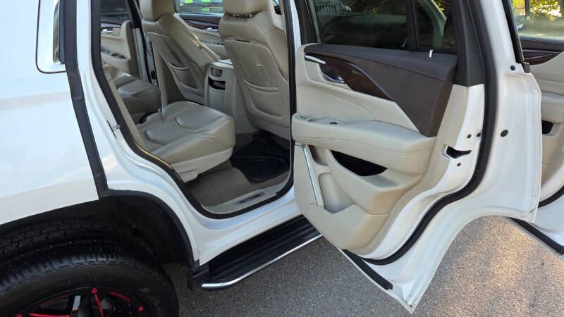 2017 Cadillac Escalade Luxury
