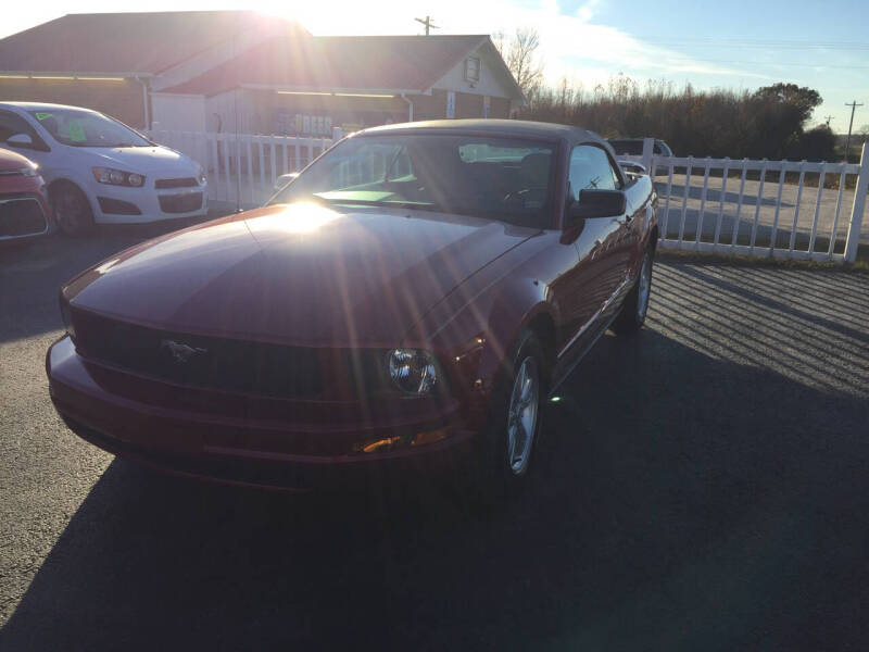 2005 Ford Mustang Premium photo 3