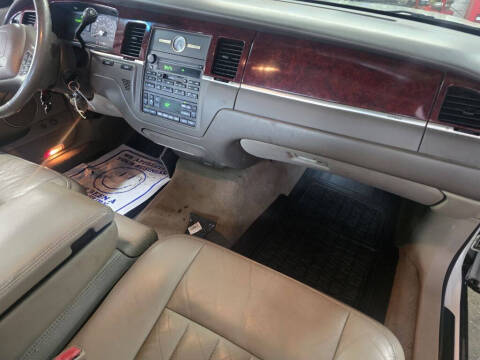 2004 Lincoln Town Car Executive