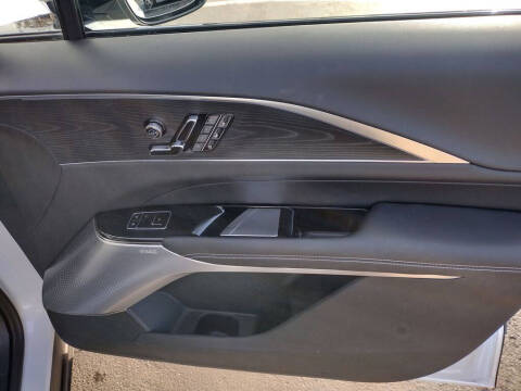 2025 Cadillac LYRIQ Luxury 3