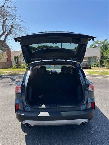 2020 Ford Escape SE