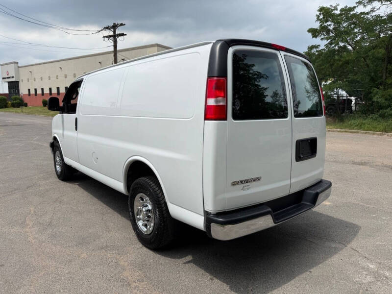 2022 Chevrolet Express 2500