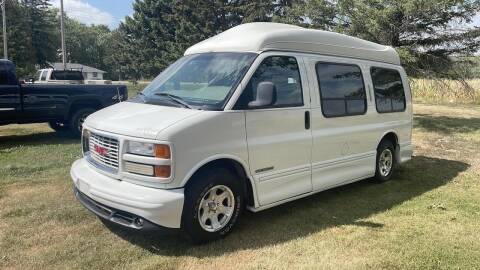 2000 GMC Savana for sale at COUNTRYSIDE AUTO INC in Austin MN