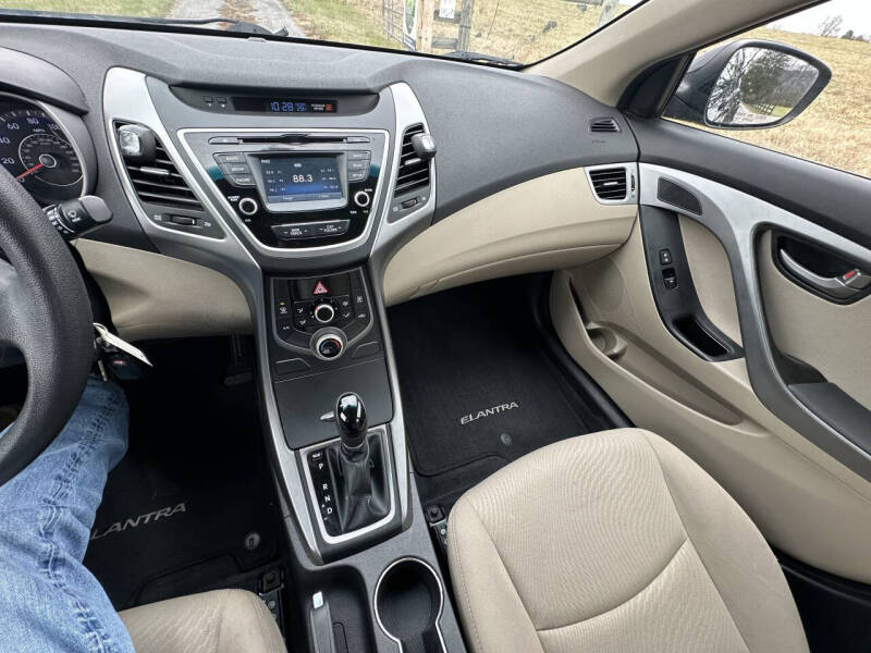 2015 Hyundai Elantra SE