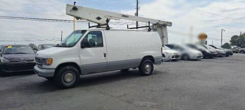 2000 Ford E-350 for sale at Space & Rocket Auto Sales in Meridianville AL