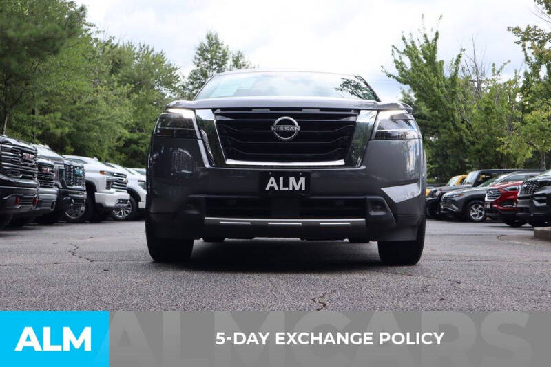 2023 Nissan Pathfinder SL