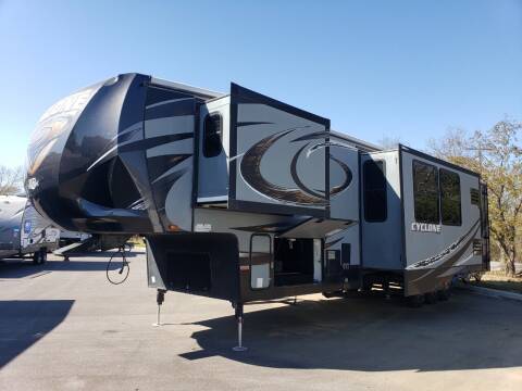 2015 Heartland Cyclone 4200 for sale at Ultimate RV in White Settlement TX