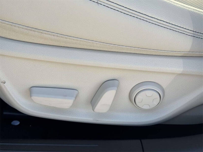 2026 Genesis G70 2.5T Standard