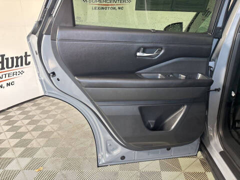 2024 Nissan Pathfinder SL