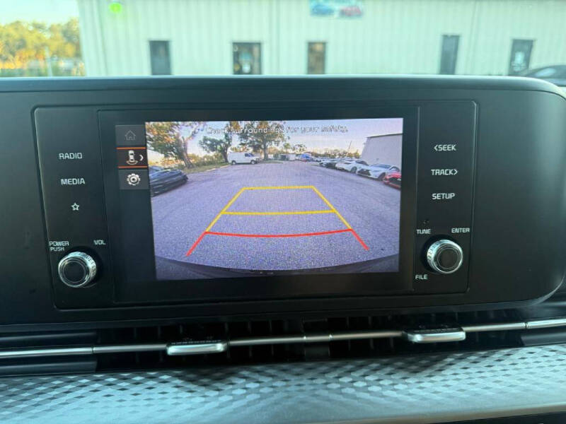 2024 Kia Carnival LX