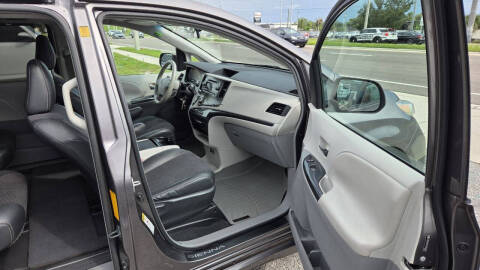 2011 Toyota Sienna SE 8-Passenger