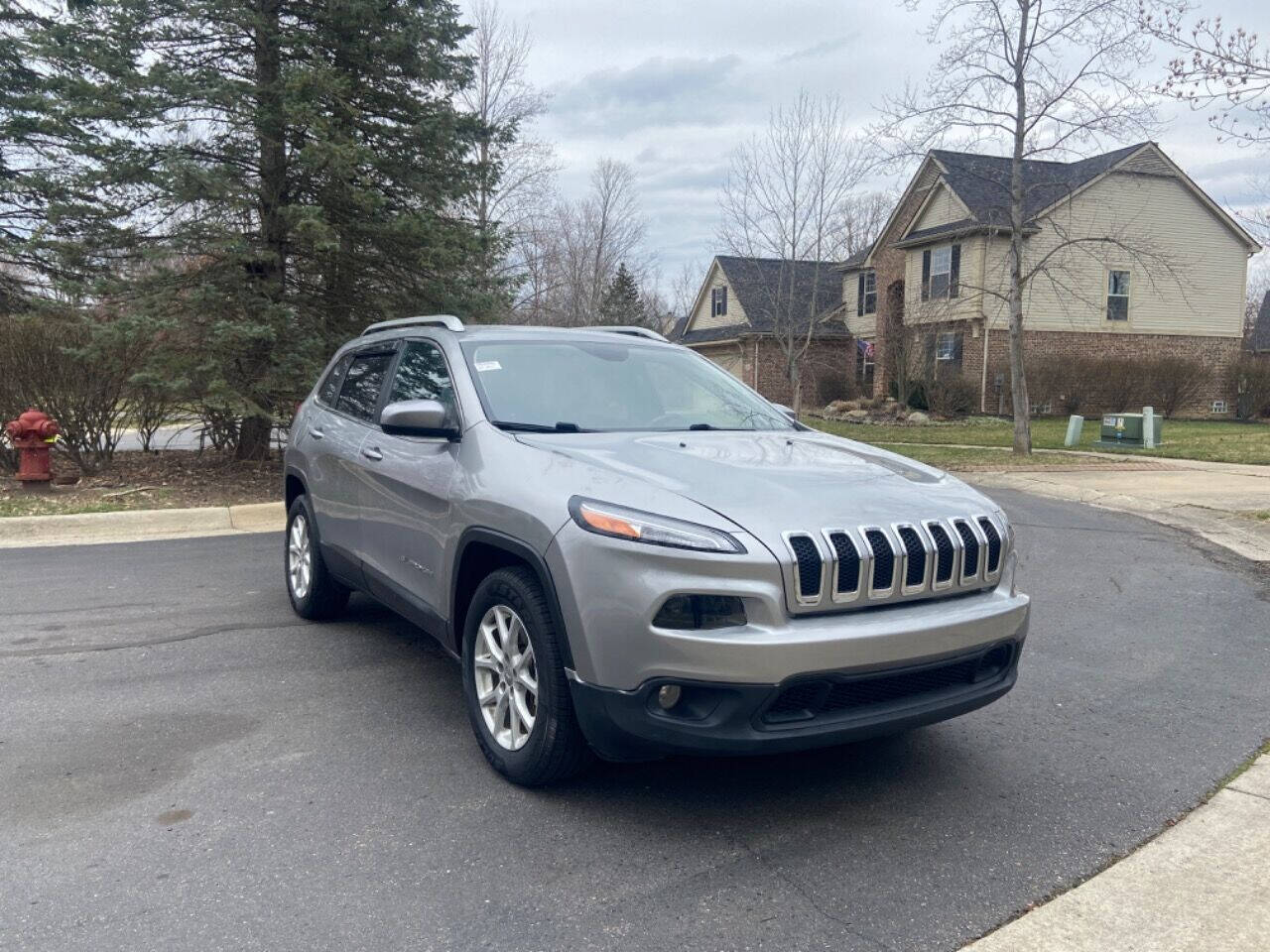 2016 Jeep Cherokee for sale at ZAKS AUTO INC in Detroit, MI