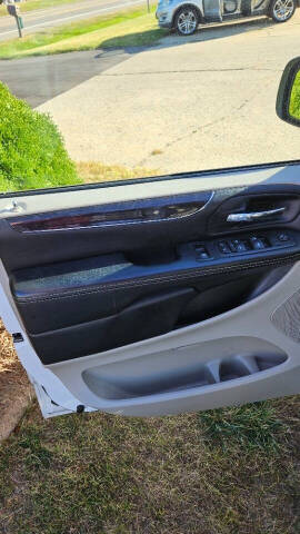 2016 Chrysler Town and Country Touring-L