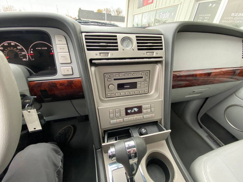 2005 Lincoln Navigator Luxury
