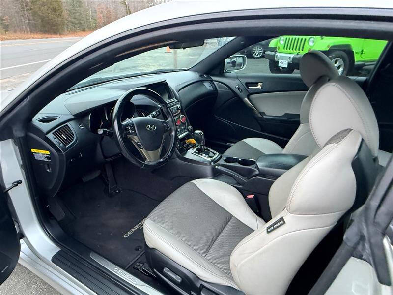 2013 Hyundai Genesis Coupe 2.0T Premium