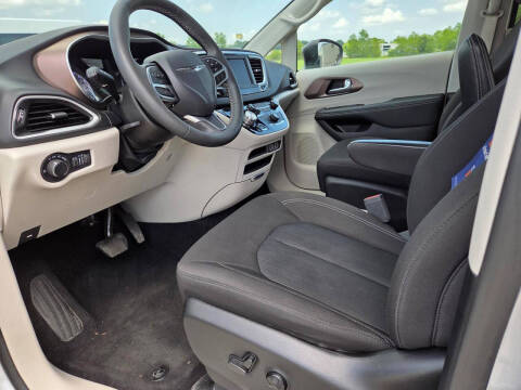 2024 Chrysler Voyager LX