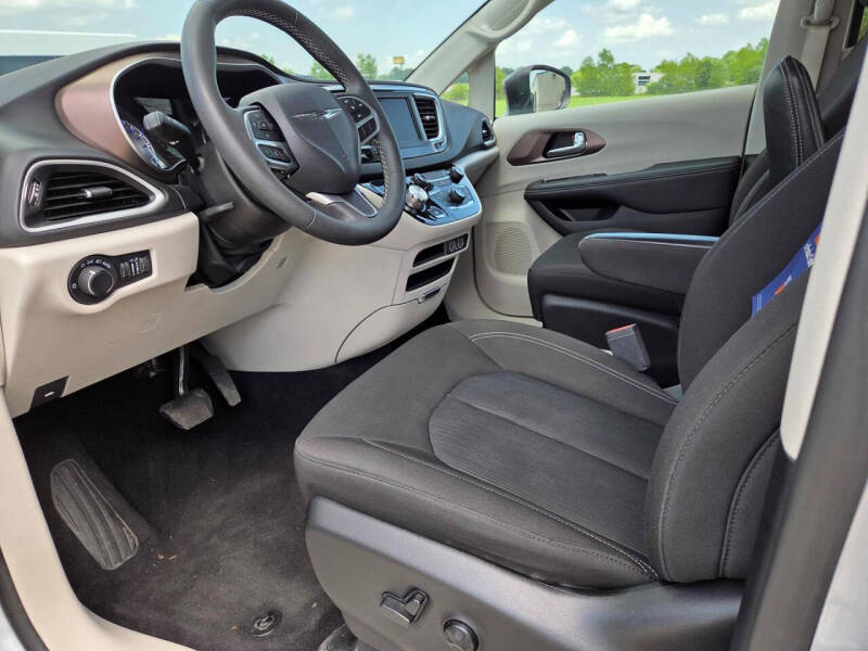 2024 Chrysler Voyager LX