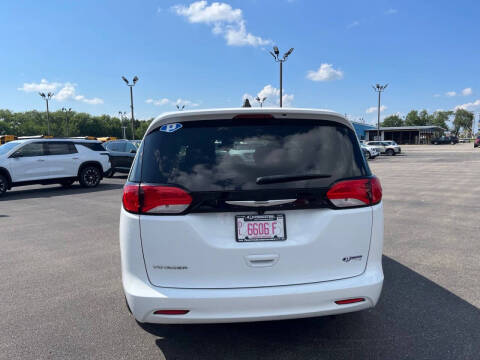 2023 Chrysler Voyager LX