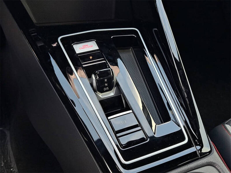 2025 Volkswagen Golf GTI SE