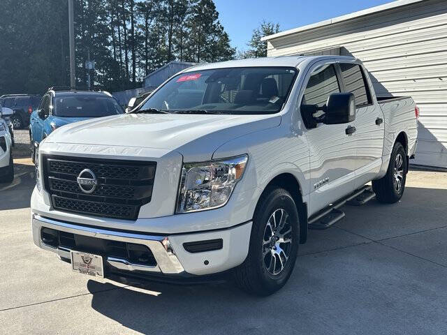 2024 Nissan Titan SV