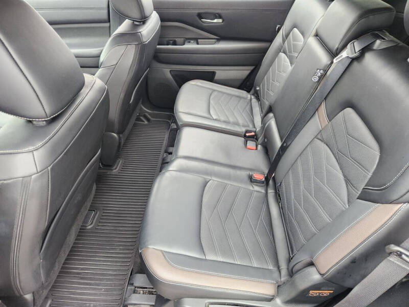2024 Nissan Pathfinder Platinum