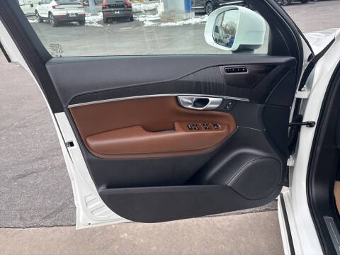 2024 Volvo XC90 Recharge T8 Ultimate Bright Theme 7P