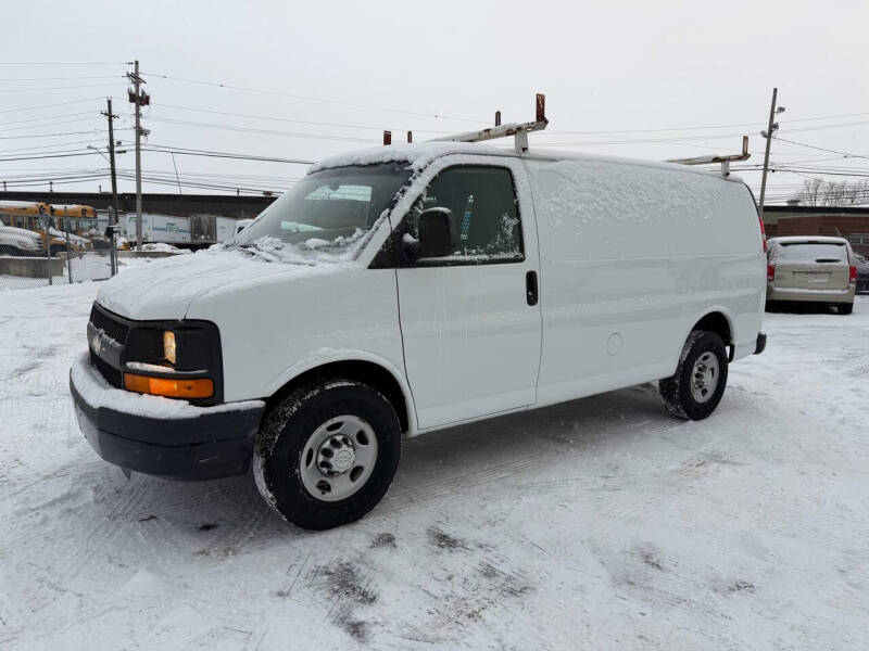 2015 Chevrolet Express Cargo Work Van's photo