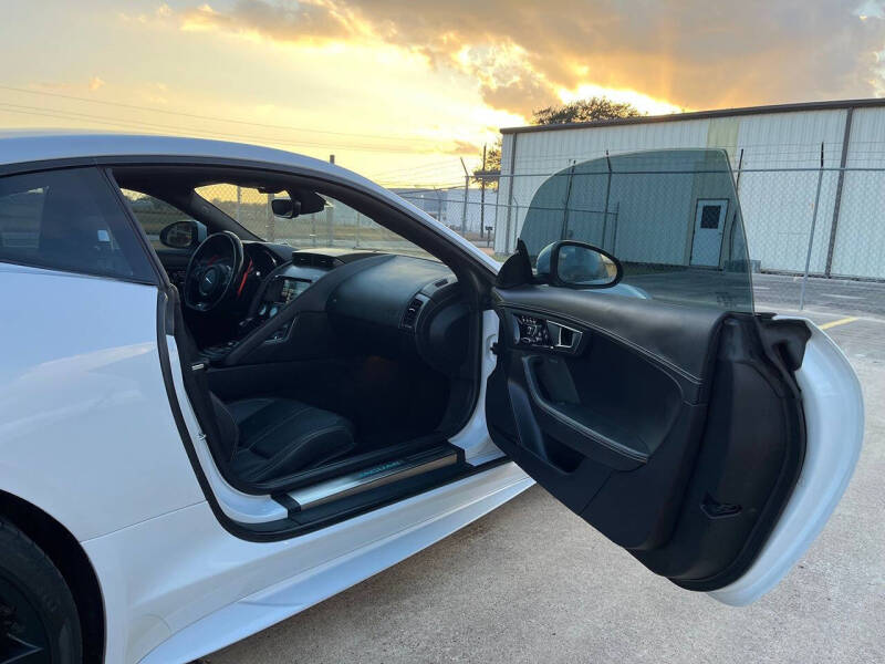 2016 Jaguar F-TYPE R