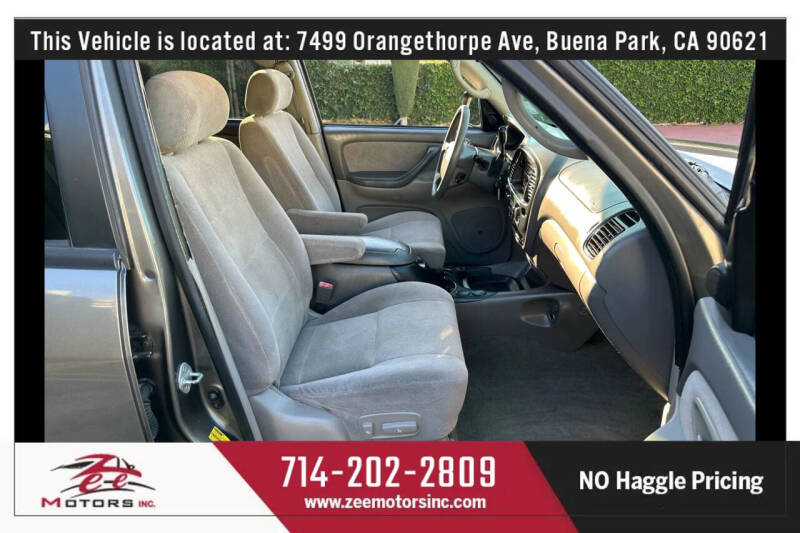 2003 Toyota Sequoia SR5