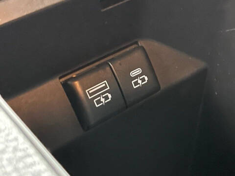 2024 Toyota Camry Hybrid SE