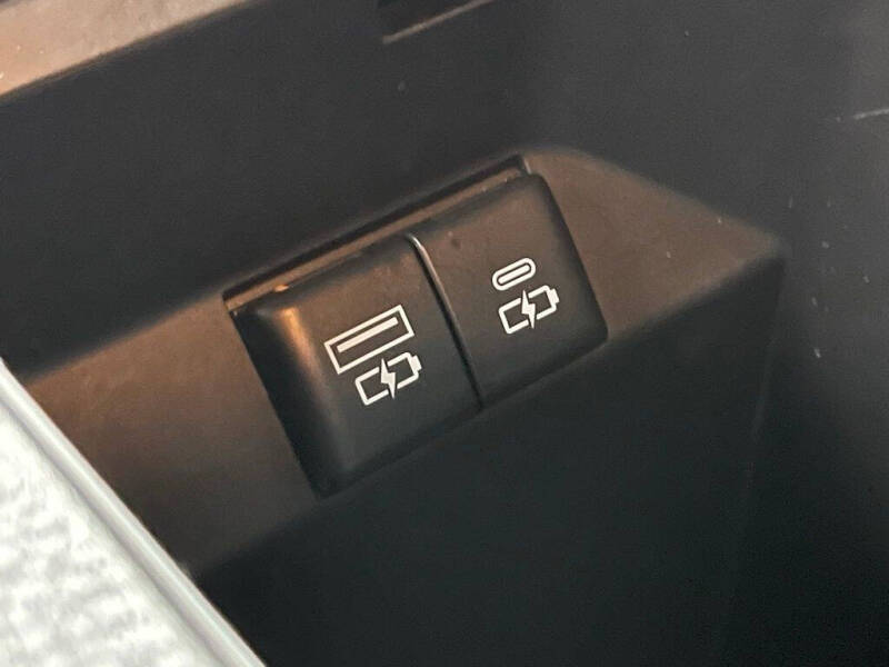 2024 Toyota Camry Hybrid SE