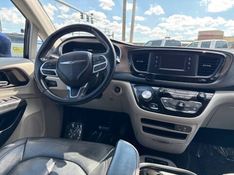 2017 Chrysler Pacifica Touring-L