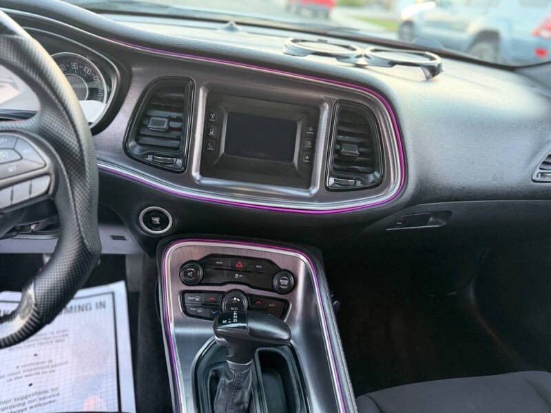 2015 Dodge Challenger R/T Shaker