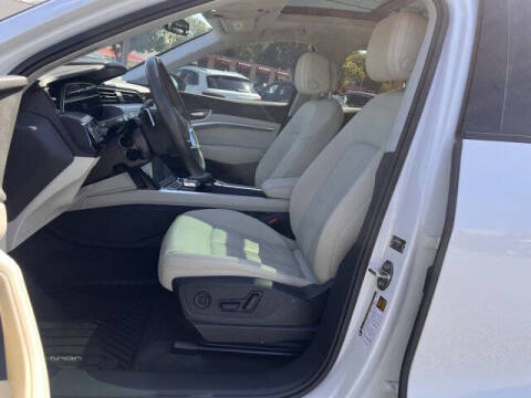 2024 Audi Q8 e-tron quattro Premium