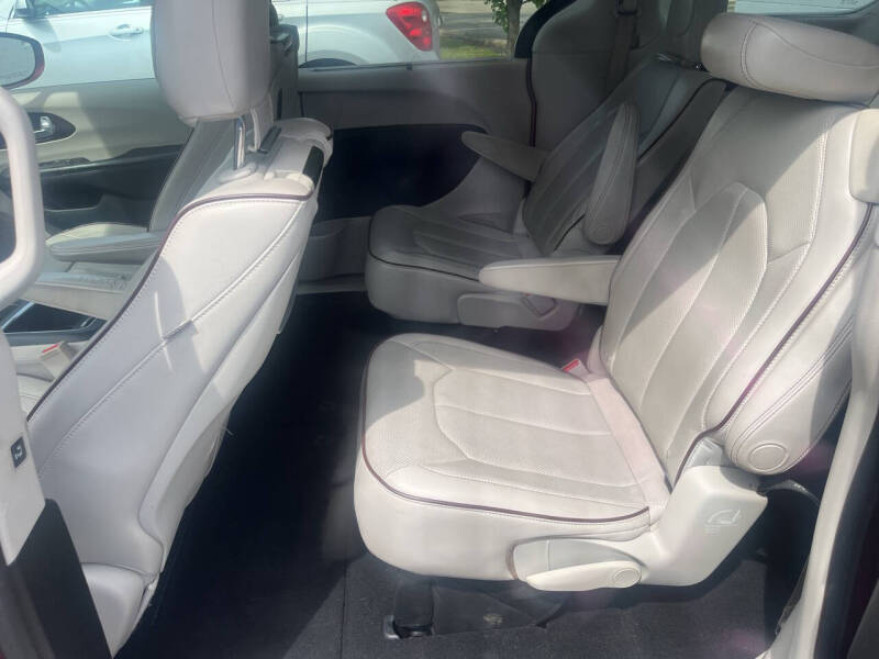 2017 Chrysler Pacifica Limited - Photo 10