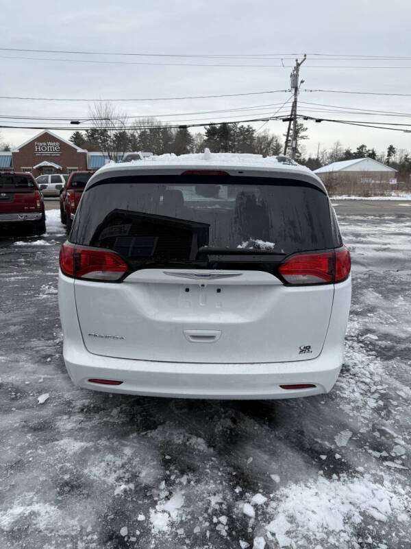2020 Chrysler Voyager LXi