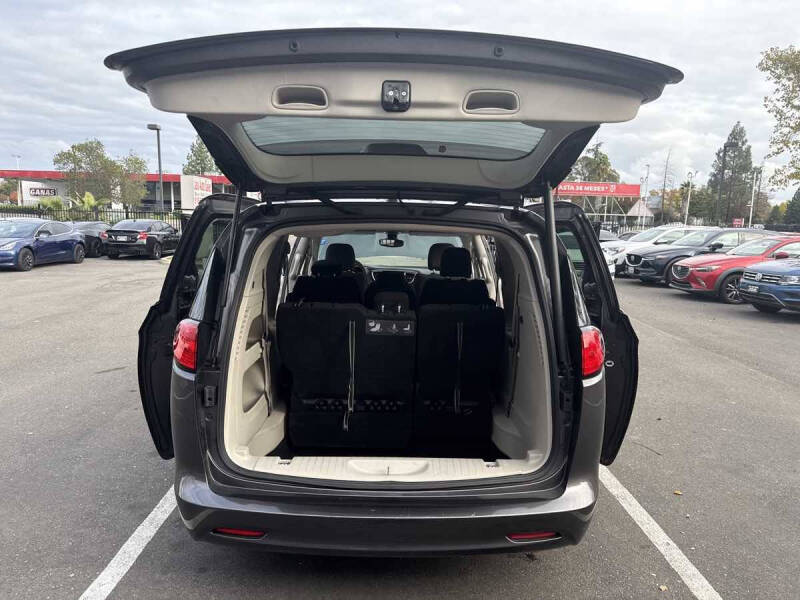 2017 Chrysler Pacifica Touring