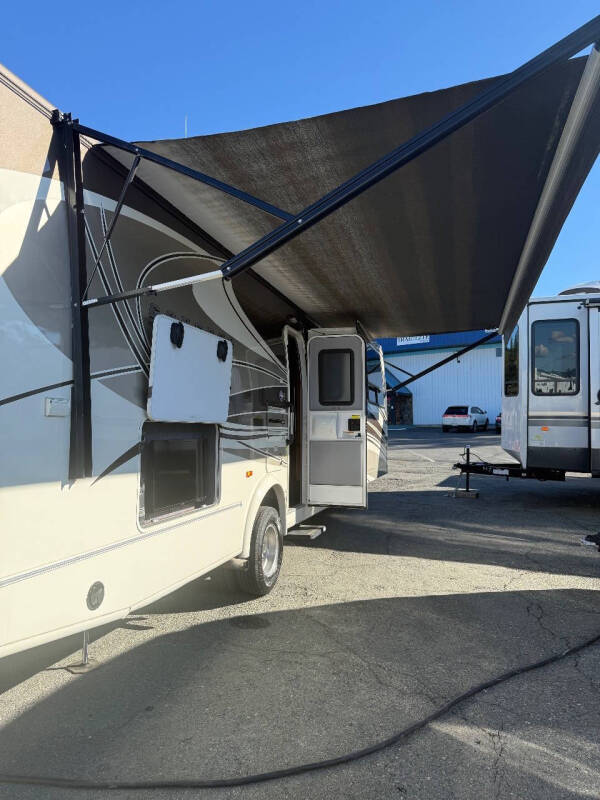2013 Coachmen RV Concorde 300TS