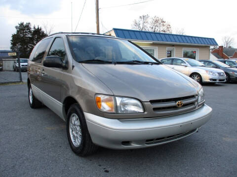 1999 Toyota Sienna for sale at Supermax Autos in Strasburg VA