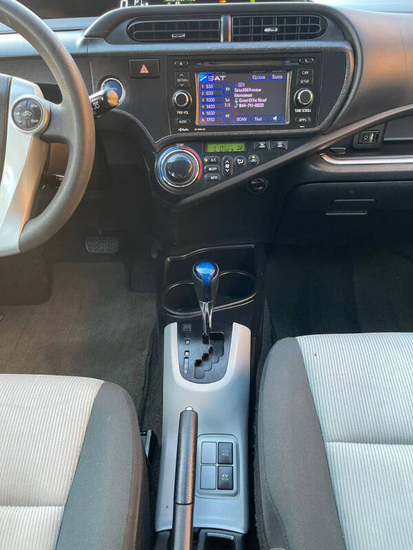 2014 Toyota Prius c Three